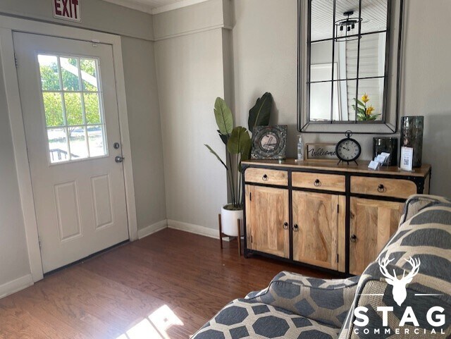 More Photos Of 903 N Elm St, Denton Office For Lease