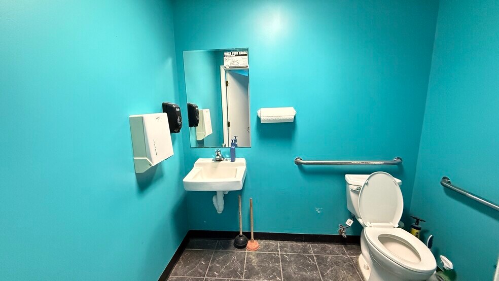 More Photos Of 3350-3390 E Bay Dr, Largo Storefront For Lease