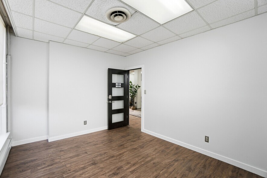 More Photos Of 2337 Victory Pky, Cincinnati Office Residential For Sale
