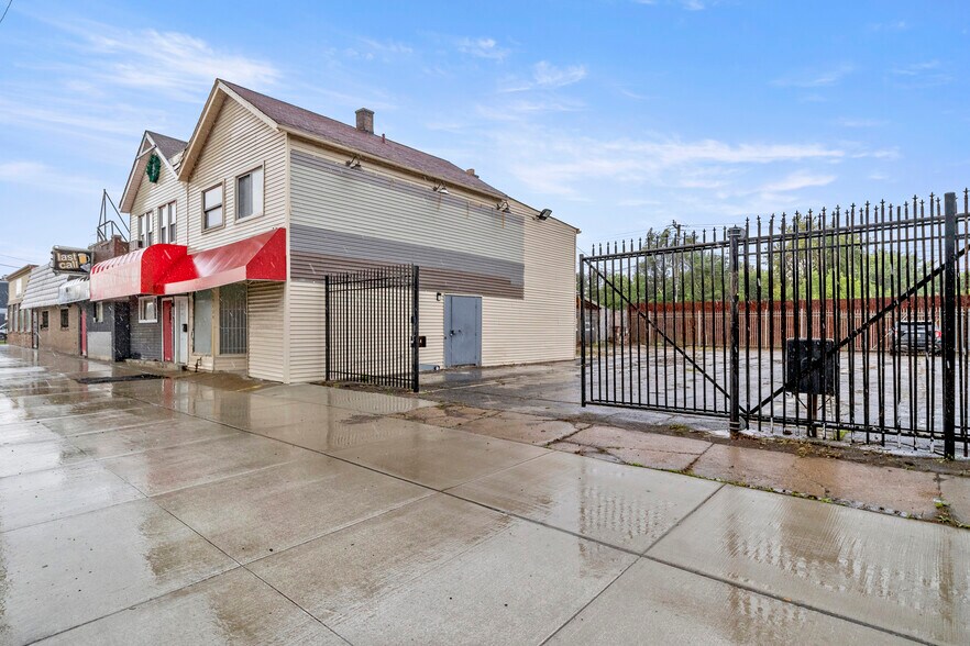 More Photos Of 19424 W Warren Ave, Detroit Storefront For Sale