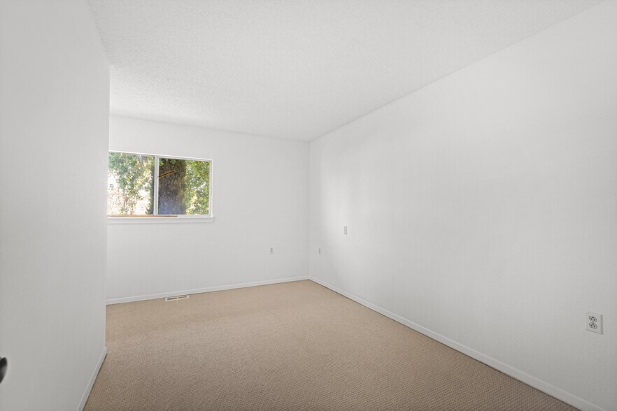More Photos Of 611 Hendley St, Santa Rosa Apartments For Sale