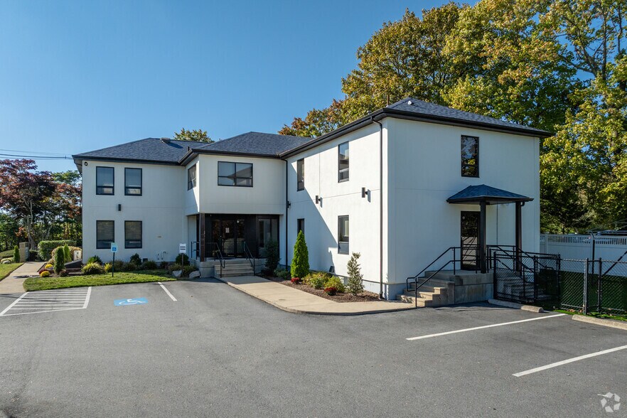 More Photos Of 445 Faunce Corner Rd, North Dartmouth Office For Sale
