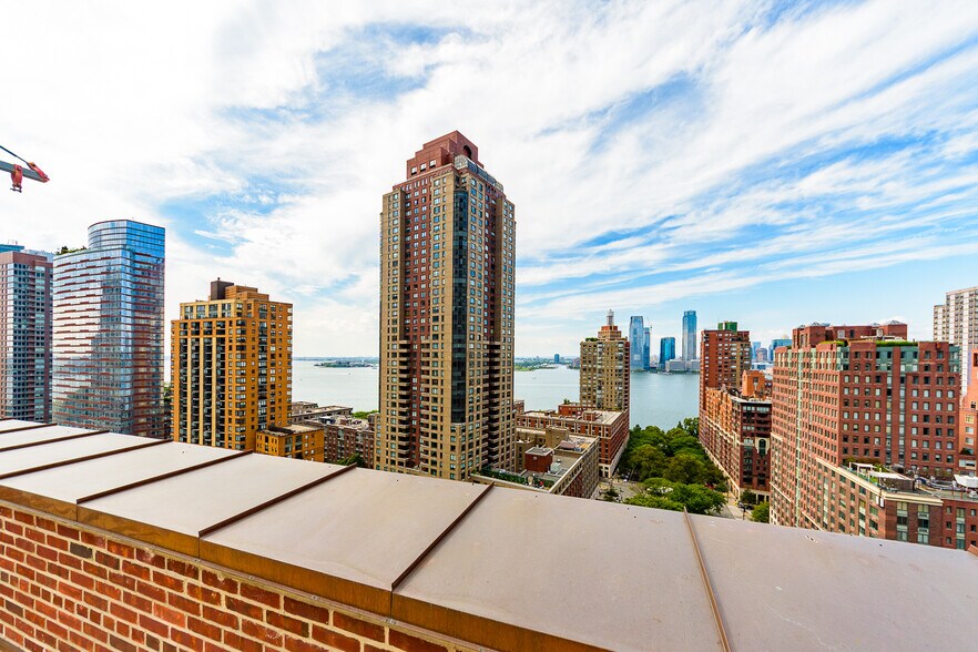More Photos Of 40 Rector St, New York Office For Sale