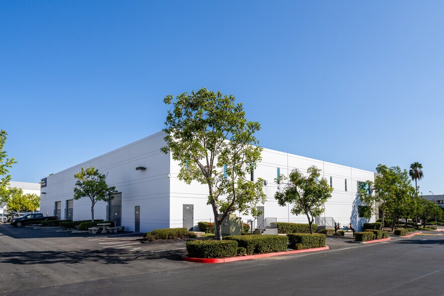 More Photos Of 5625-5629 Copley Dr, San Diego Warehouse For Lease