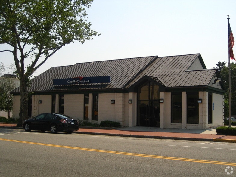 More Photos Of 540 Middle Neck Rd, Great Neck Bank For Lease