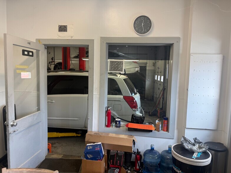 More Photos Of 1845 Freemansburg Ave, Easton Auto Repair For Lease