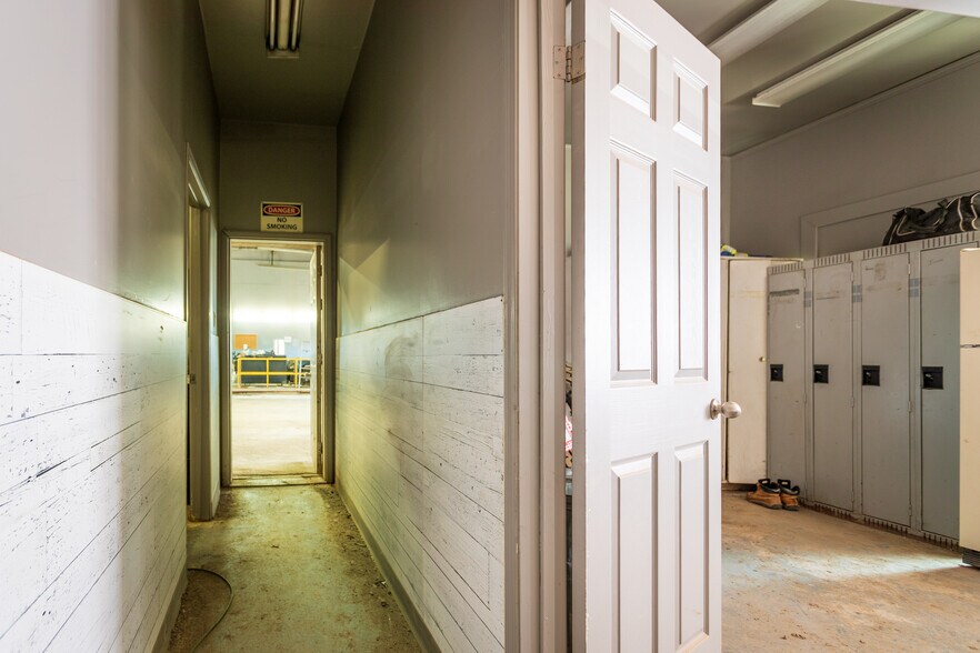 More Photos Of 310 Williams Industrial Dr, Neilburg Service For Sale