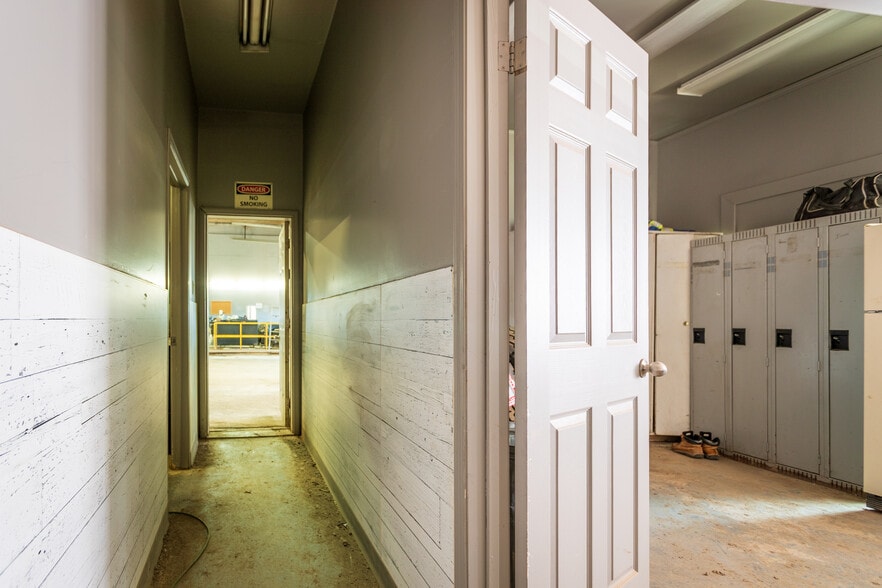 More Photos Of 310 Williams Industrial Dr, Neilburg Industrial For Sale