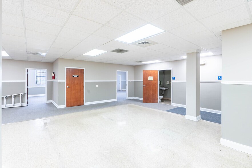 More Photos Of 819 Newman Dr, Helena Office For Sale