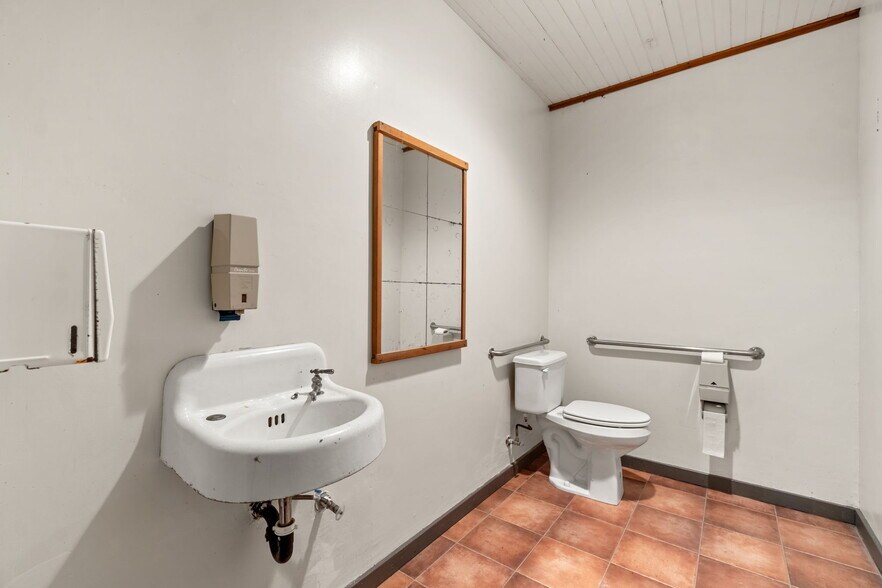 More Photos Of 121452 State Hwy 101, Orick Office For Sale