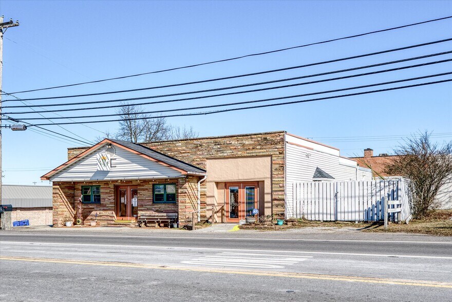 More Photos Of 142 West Ave, Crossville Medical For Sale