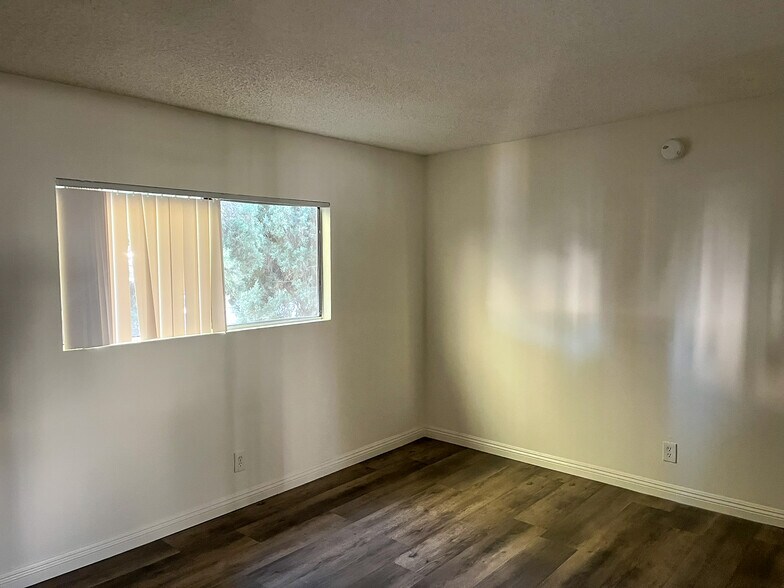 More Photos Of 13956 Vanowen St, Van Nuys Apartments For Sale