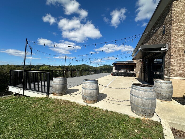 More Photos Of Rte 8 & Rte 228 - Middlesex Crossing, Valencia Storefront Retail Office For Lease