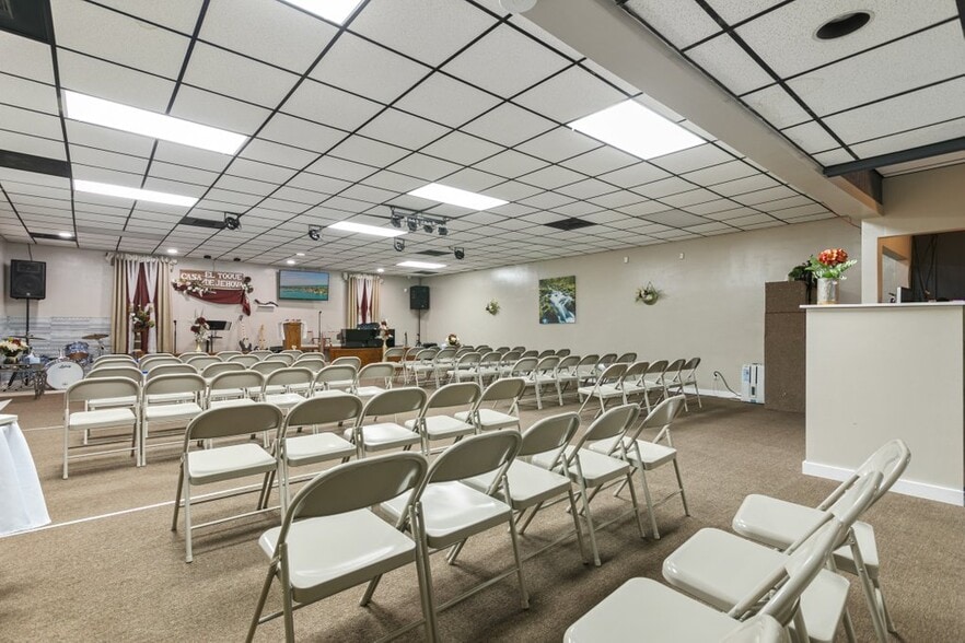 More Photos Of 6701 Beach Blvd, Jacksonville Freestanding For Lease