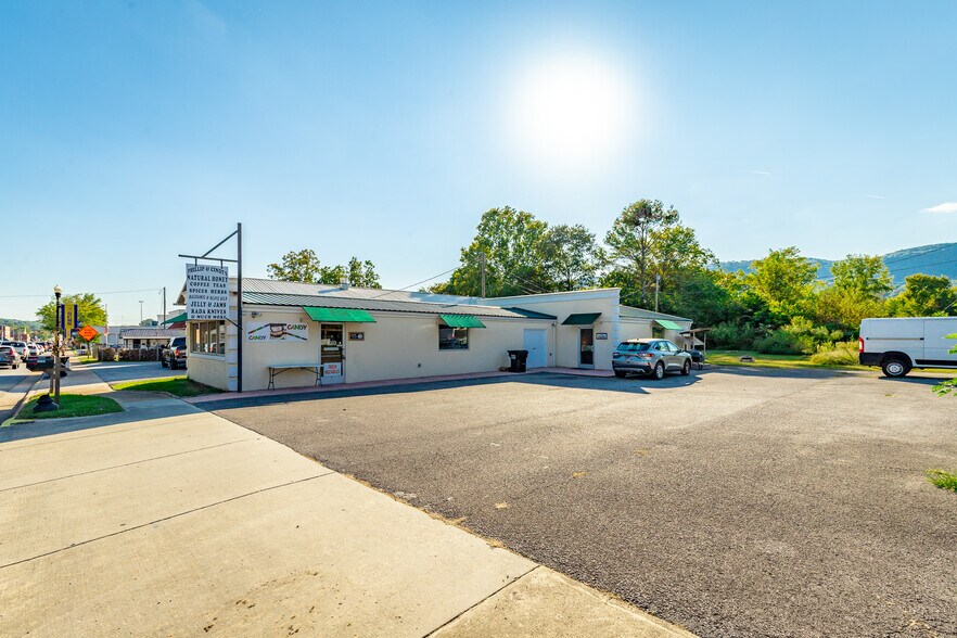 More Photos Of 15781 Rankin Ave, Dunlap Freestanding For Sale