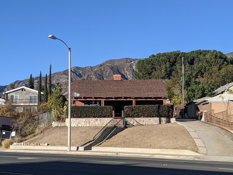 Primary Photo Of 2757 Foothill Blvd, La Crescenta Freestanding For Sale
