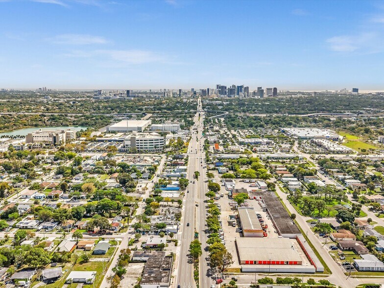 More Photos Of 2731 Broward Blvd, Fort Lauderdale Freestanding For Lease