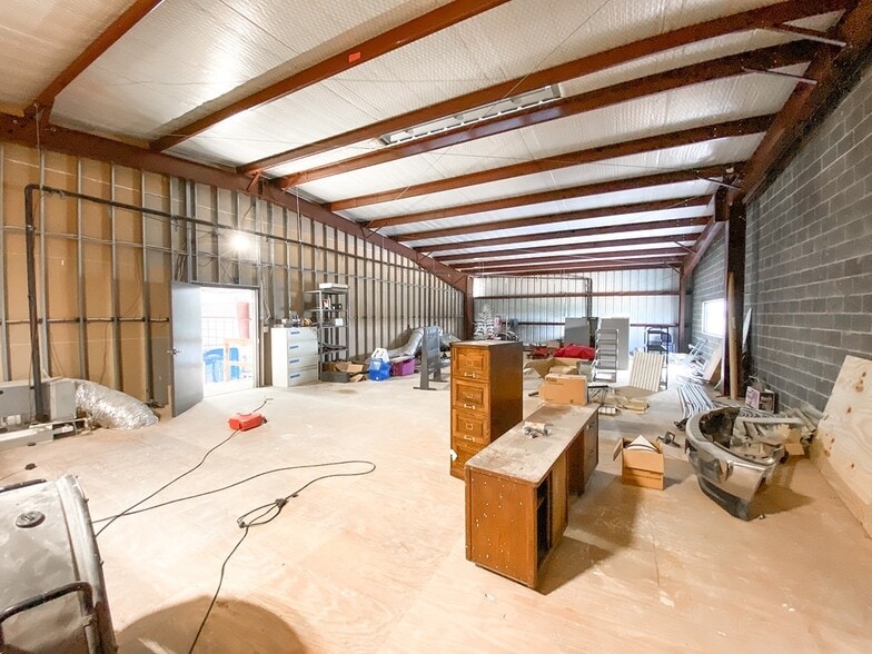 More Photos Of 3625 Highway 290 W, Brenham Warehouse For Sale