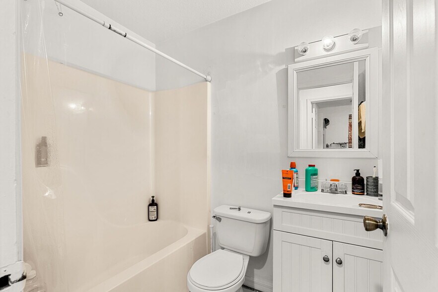 More Photos Of 1592 Jimmy Buffet Mem Hwy, Satellite Beach Office Residential For Sale