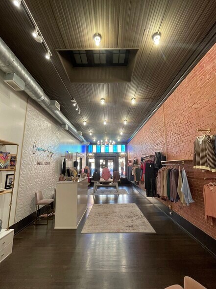 More Photos Of 126 N 8th St, Midlothian Storefront For Lease