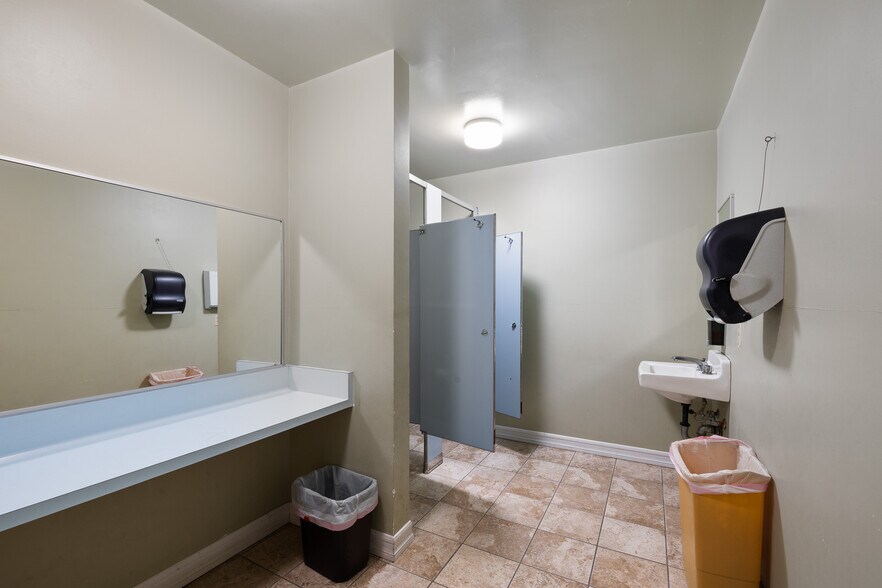 More Photos Of 375 S K St, Oxnard Religious Facility For Sale