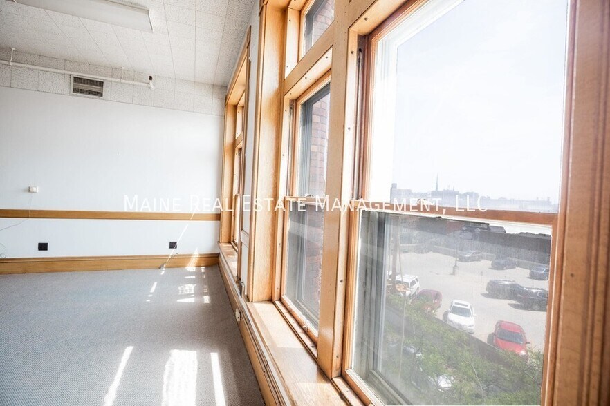 More Photos Of 15 Columbia St, Bangor Office Residential For Lease