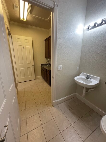 More Photos Of 11123 McCracken Cir, Cypress Office For Sale