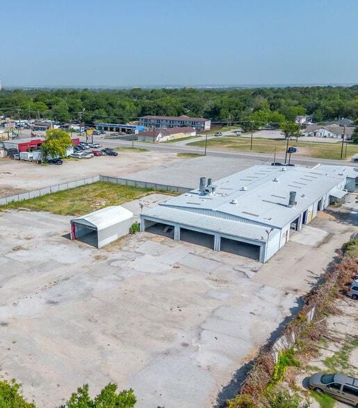 More Photos Of 926 W Division St, Arlington Flex For Sale