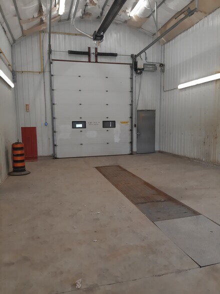 More Photos Of 510 First St, London Warehouse For Lease