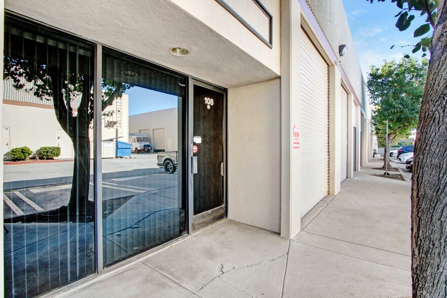 More Photos Of 21352 Nordhoff St, Chatsworth Light Manufacturing For Sale