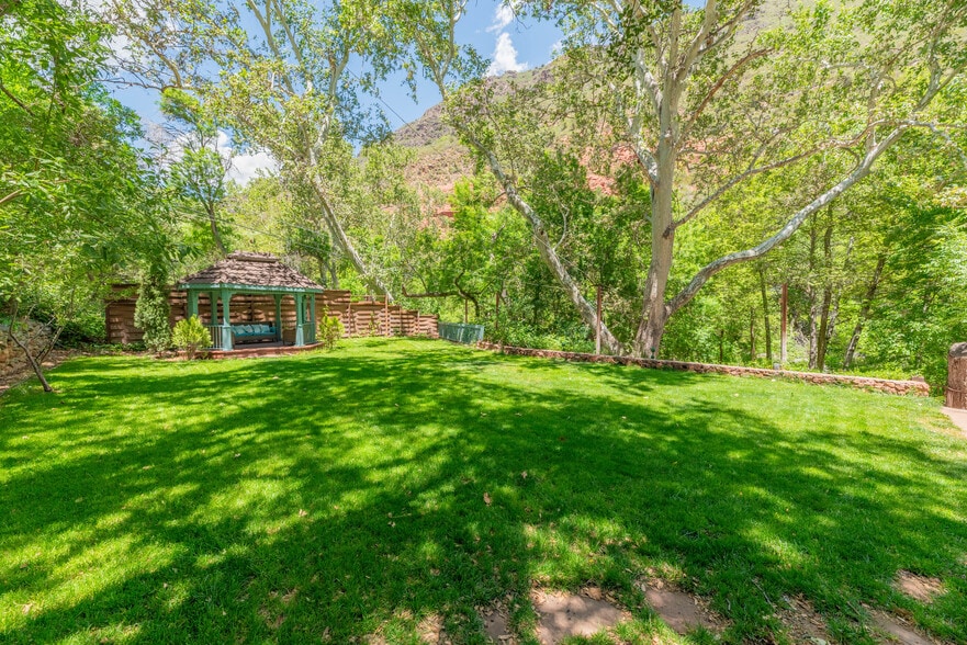 More Photos Of 4548 N State Route 89A, Sedona Hotel For Sale