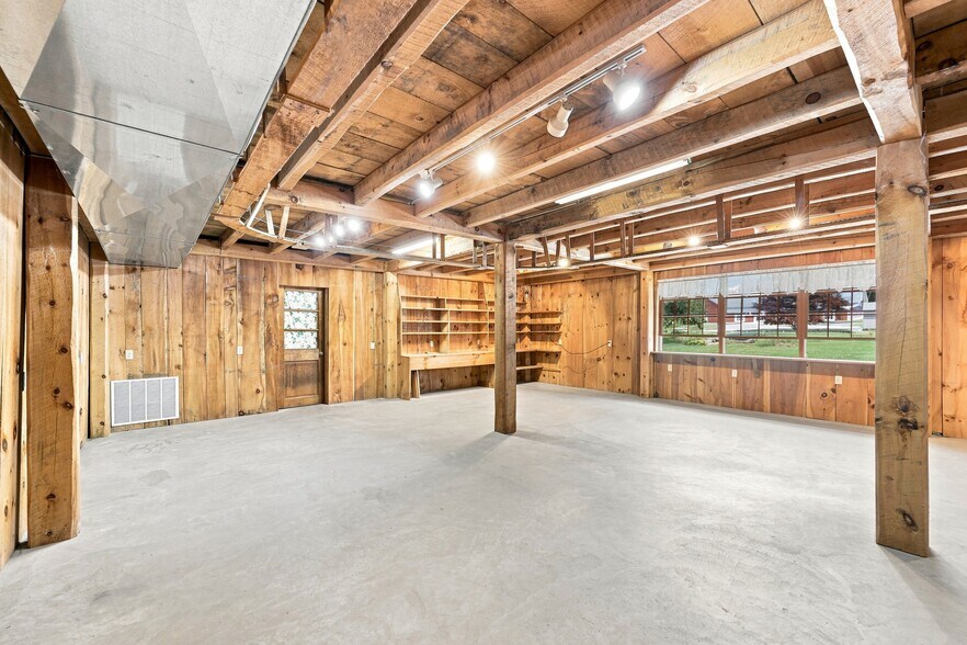 More Photos Of 160 E Hill Rd, Monson Freestanding For Lease
