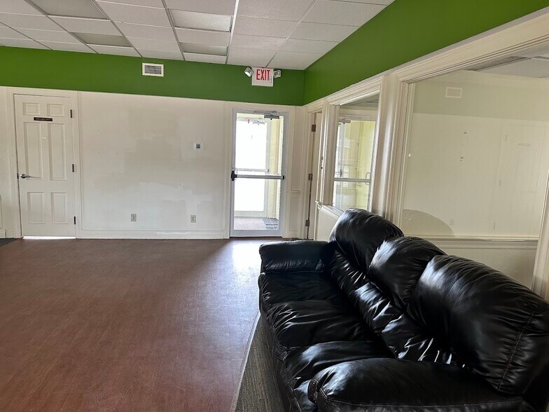 More Photos Of 327 E 3rd St, Uhrichsville Bank For Sale