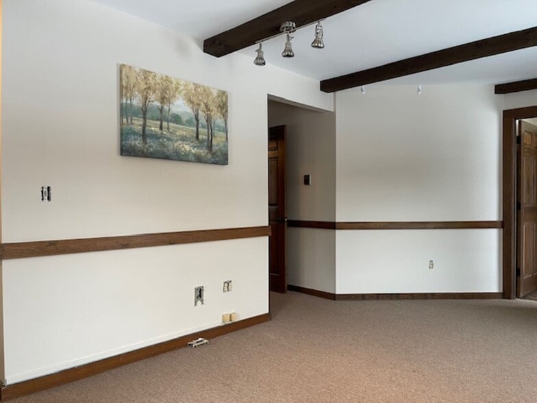 More Photos Of 1160 Putnam Pike, Chepachet Office For Lease