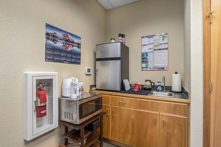 More Photos Of 376 SW Bluff Dr, Bend Office For Lease