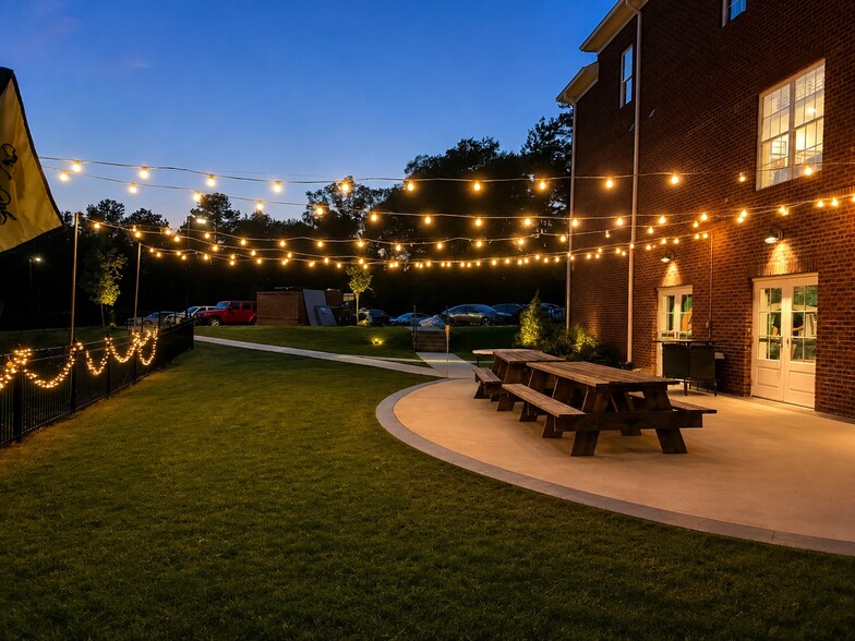More Photos Of 250 Carriage Ct, Athens Sorority Fraternity House For Sale