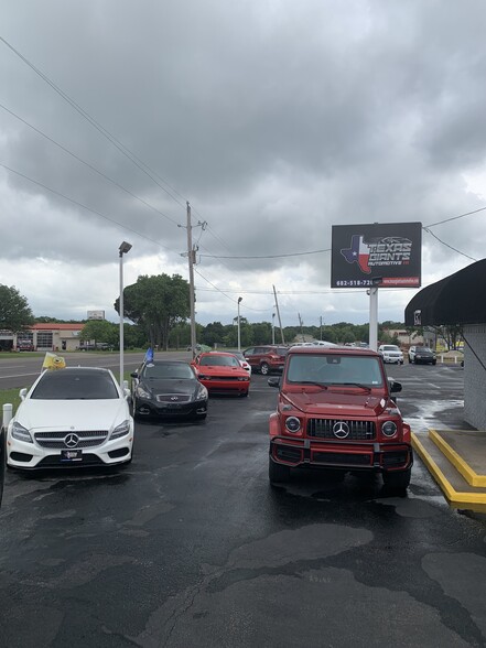 More Photos Of 1577 N FM 157, Mansfield General Retail For Sale