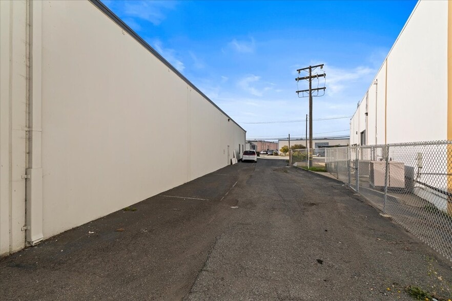 More Photos Of 283-299 Harbor Way, South San Francisco Warehouse For Lease