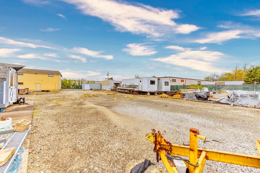 More Photos Of 2 Superior Way, Woodbury Warehouse For Sale