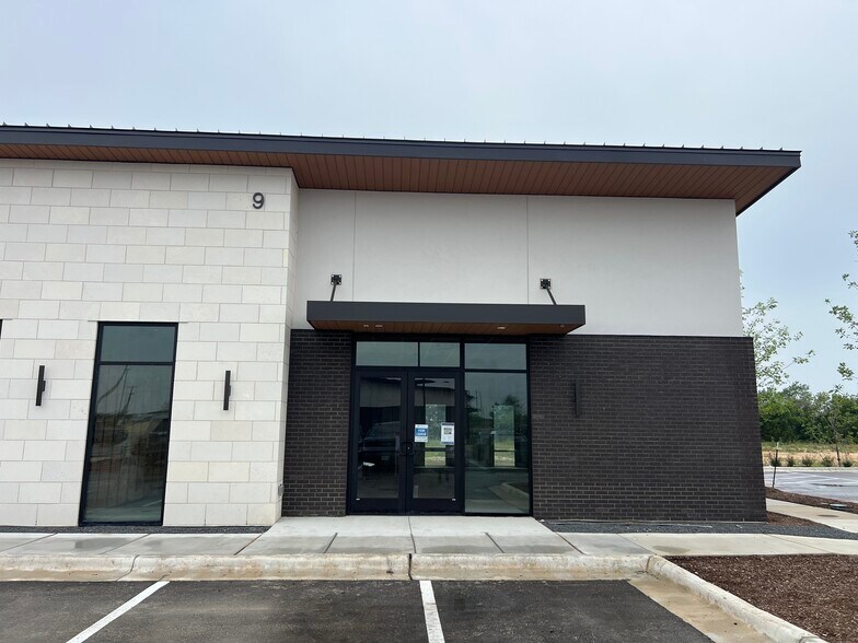 More Photos Of 10861 183A Toll Rd, Leander Unknown For Lease