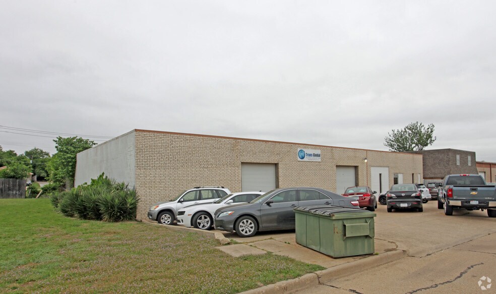 Primary Photo Of 2454 NW Dallas St, Grand Prairie Light Distribution For Sale