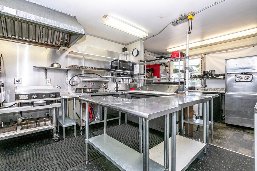 More Photos Of 961 E High St, Hicksville Restaurant For Sale
