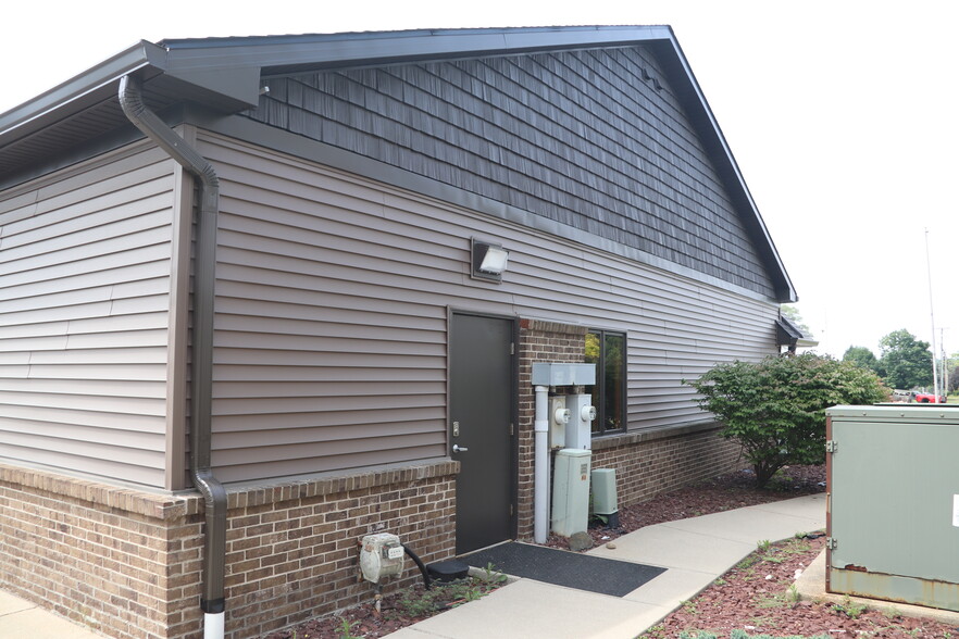 More Photos Of 3471 E Grand River Ave, Howell Office For Lease