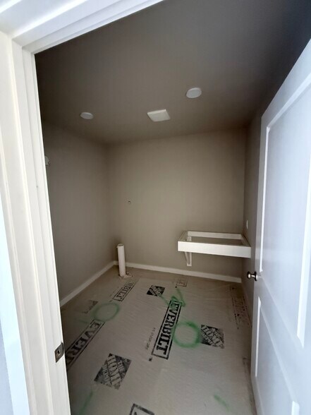 More Photos Of 8081 Old Bastrop Rd, New Braunfels Unknown For Lease