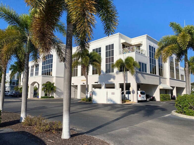More Photos Of 599 9th St N, Naples Medical For Lease