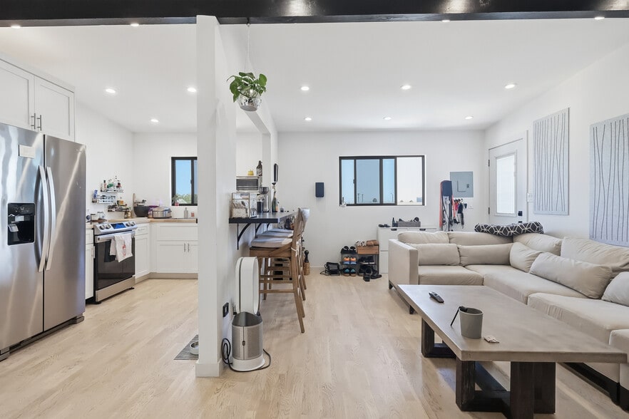 More Photos Of 1040 251st St, Harbor City Industrial For Sale