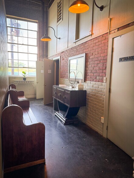 More Photos Of 900 Market St, Shreveport Office For Sale