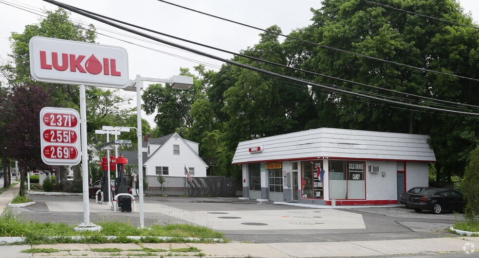 More Photos Of 255 Lake Ave, Saint James Service Station For Lease