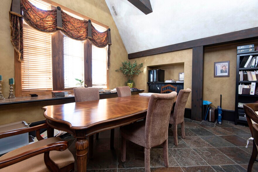 More Photos Of 1531 E Bradford Pky, Springfield Medical For Sale