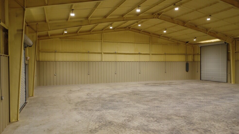 More Photos Of 16013 FM 429, Terrell Flex For Lease